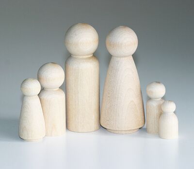Familie aus Spielfiguren Holz